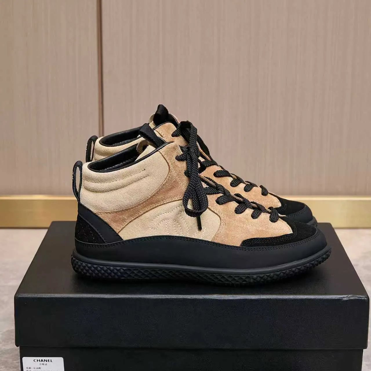 Men's men's shoes pP660! Chanel Chanel - 2025 counter top casual sneakers This classic design; the upper is electro-embroidered with a variety of techniques; the outsole is fashionable and sporty; the unusual inclusion of a variety of color matching elements... The diversified mix and match is very beautiful and versatile, casual, fashionable, sports and outdoor can be taken into account... ꫛꫀꪝ Go➫ Materials: ❶Upper is made of: original imported mercerized leather cow suede ❷Inner lining: original imported breathable sheepskin lining ❸Outsole is based on: original TPU combination outsole, full set of boutique packaging for women 35–41
